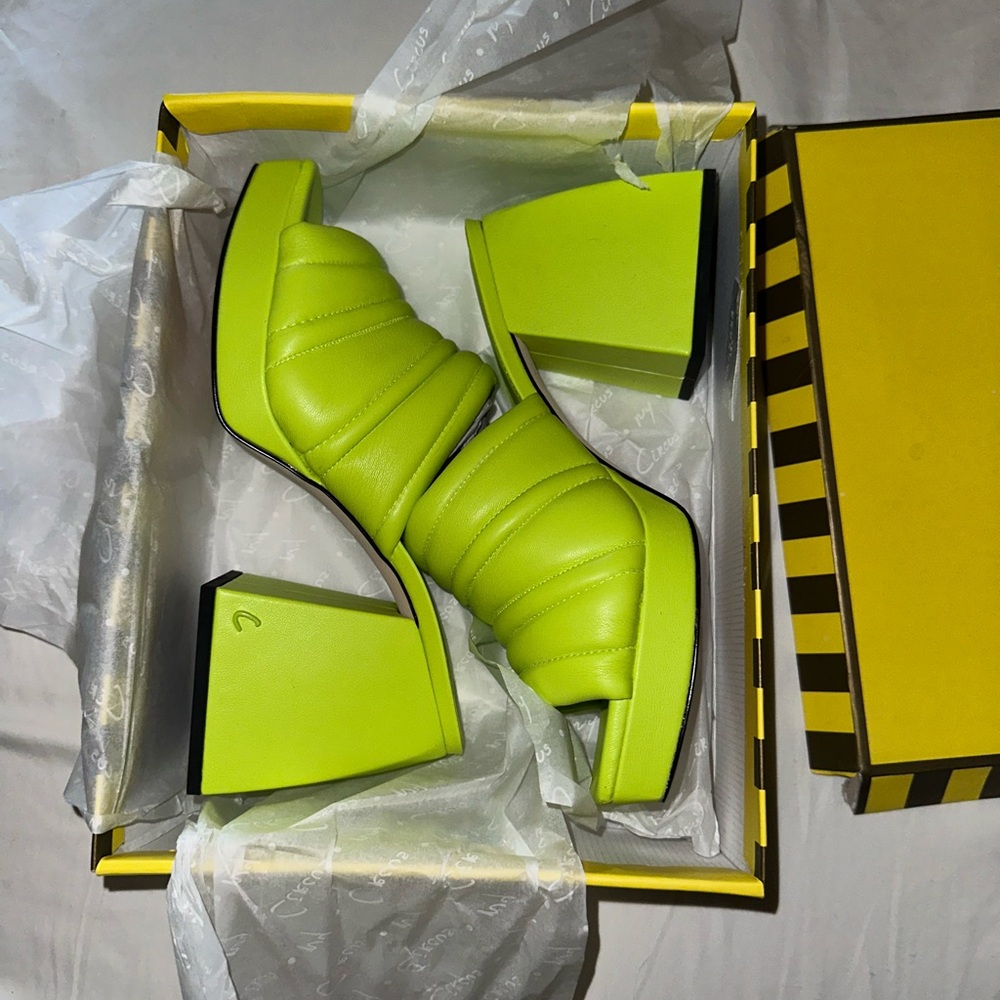 8.5 Circus by Sam Edelman Marlie mule in Citrus Lime Green Block Heel Sandals - Picture 4 of 10